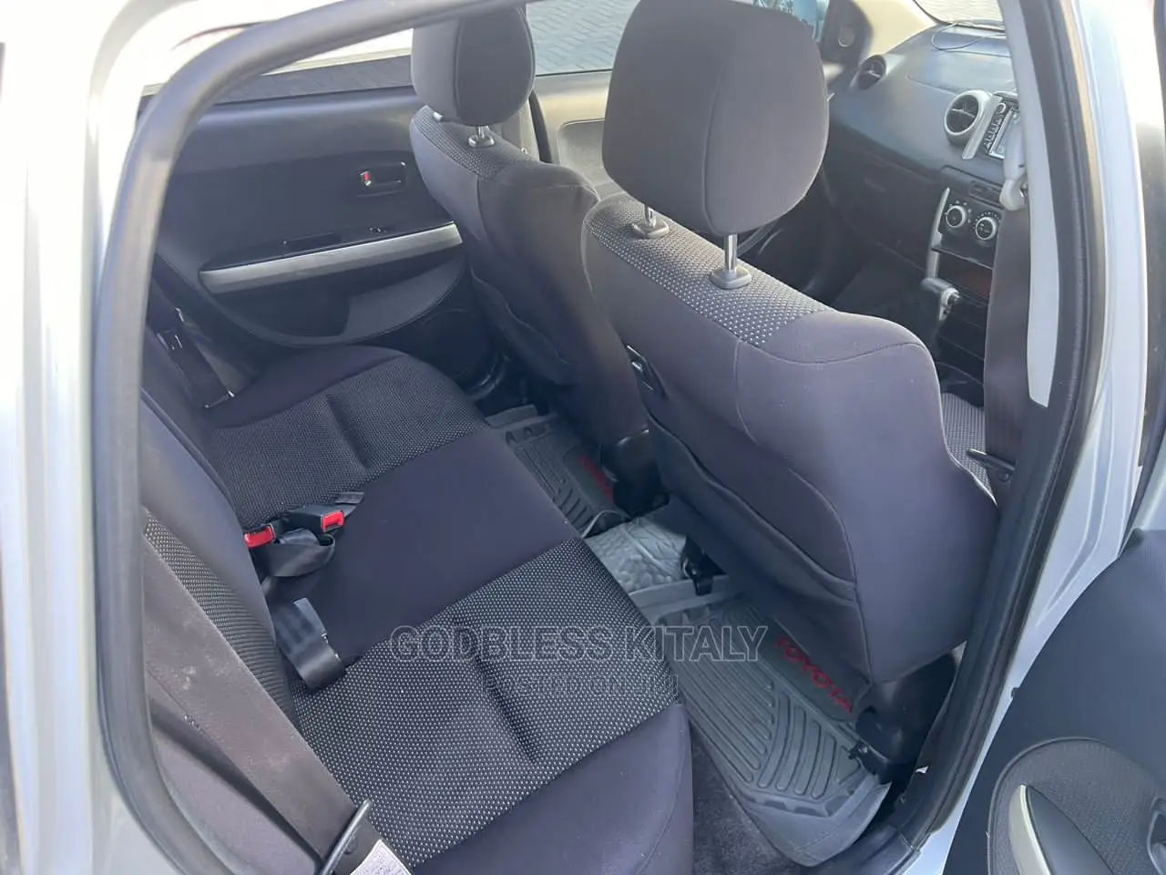 Toyota IST 2002 Silver