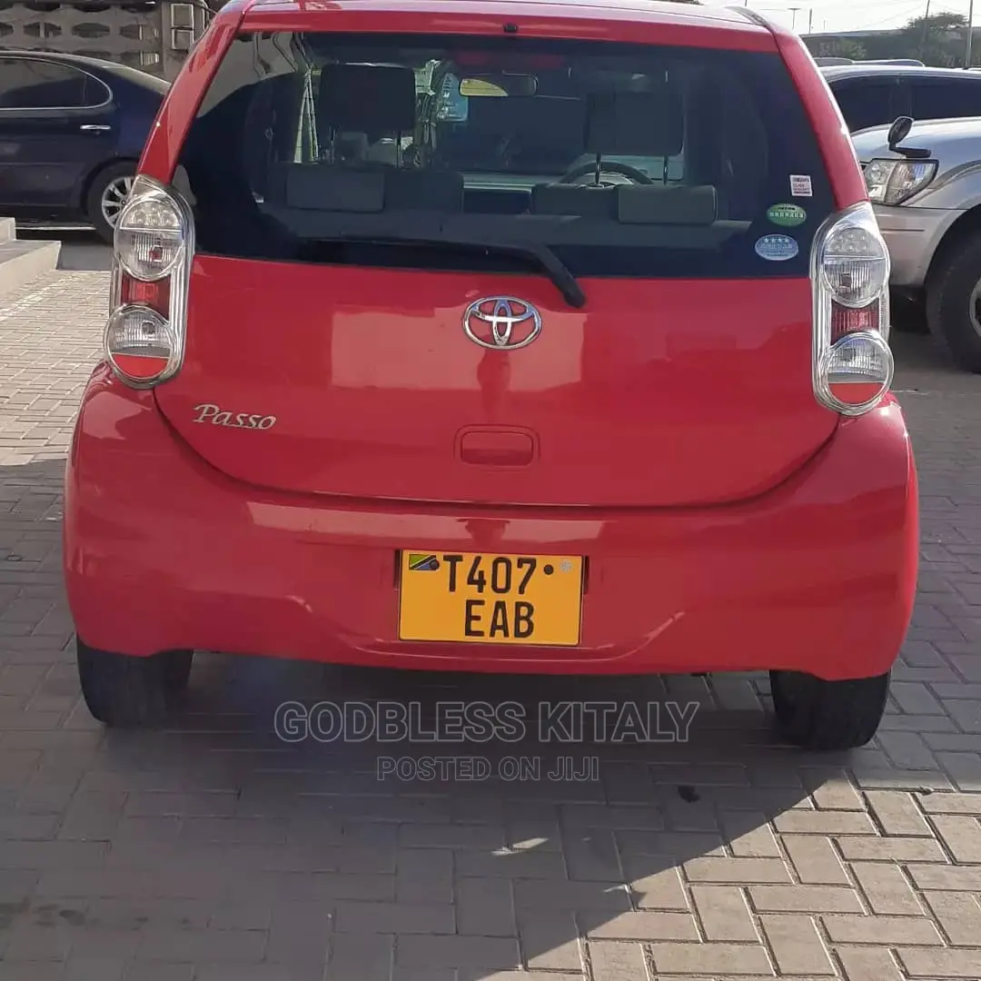 Toyota Passo 2012 Red