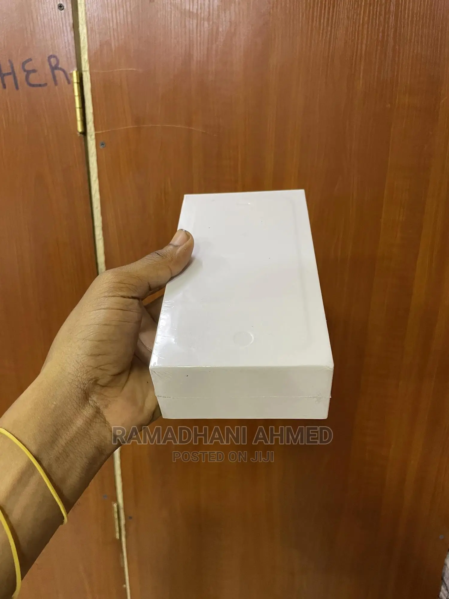 New Apple iPhone 6 Plus 64 GB Gold