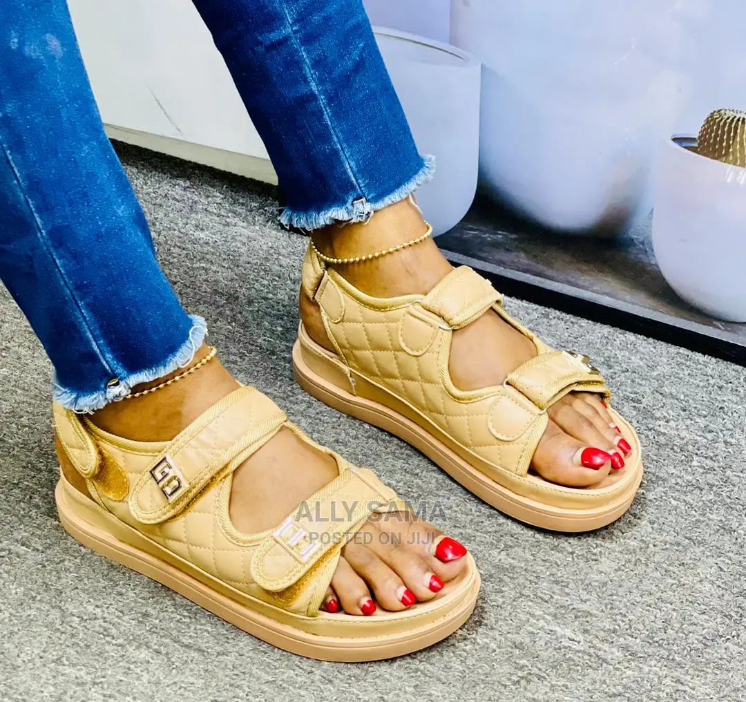 Lady's Open Shoes Brown