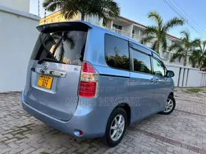 Toyota Noah 2008 Blue