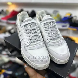 Benito White Original