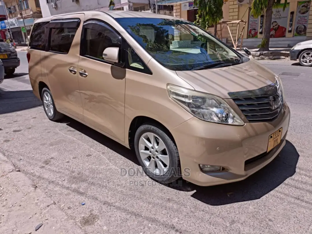 Toyota Alphard 2010 Gold