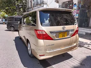 Toyota Alphard 2010 Gold