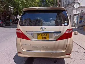 Toyota Alphard 2010 Gold