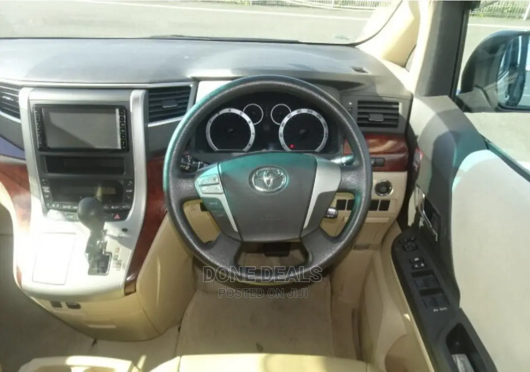 Toyota Alphard 2010 Gold