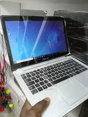Laptop Asus ASUSPRO P2440UQ 4GB Intel Core I3 HDD 500GB