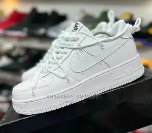 Nike Air Force 1