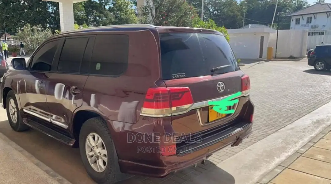 Toyota Land Cruiser 2010 Red
