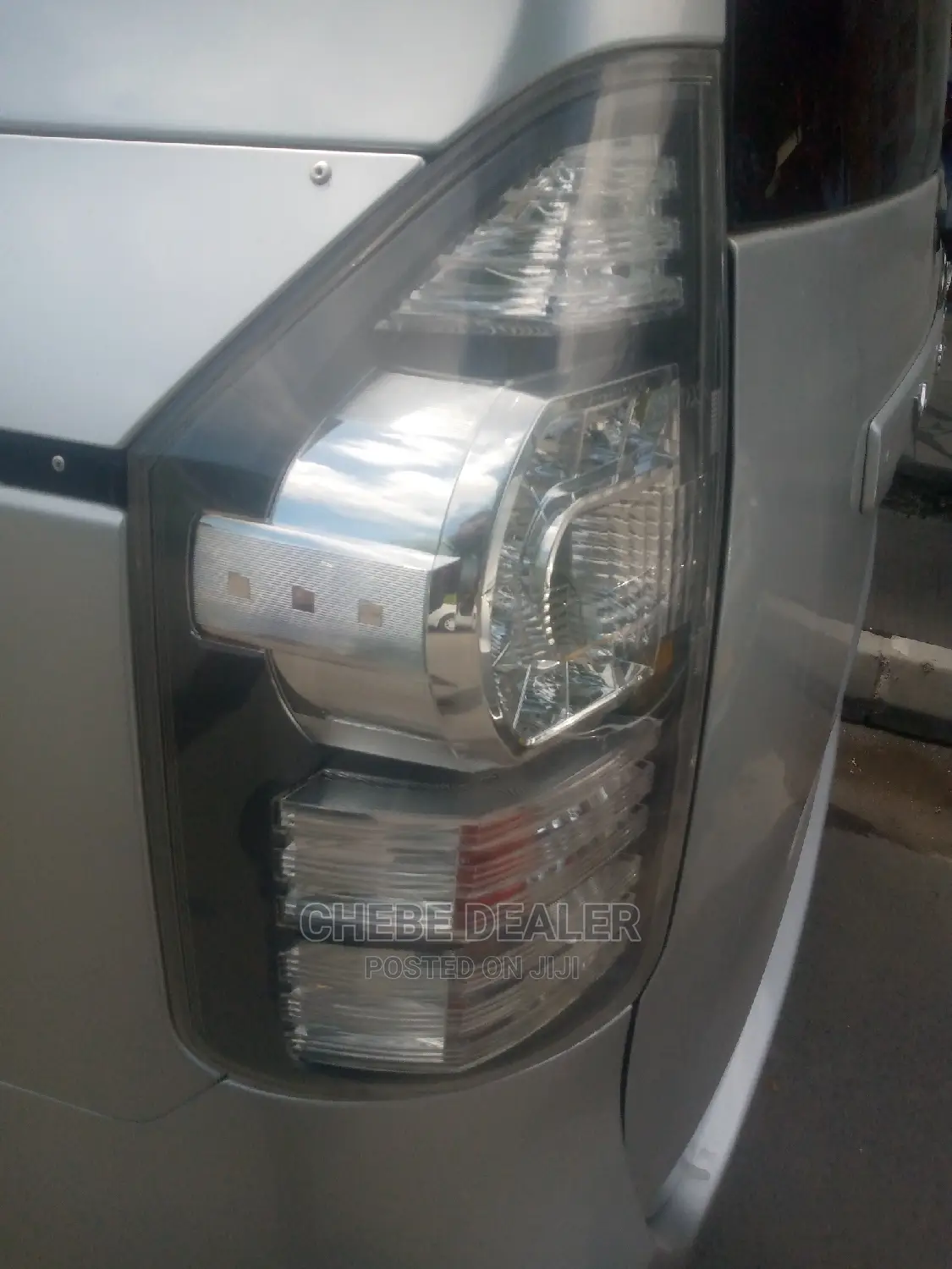 Toyota Noah 2.0 143hp AWD (7 Seater) 2010 Silver