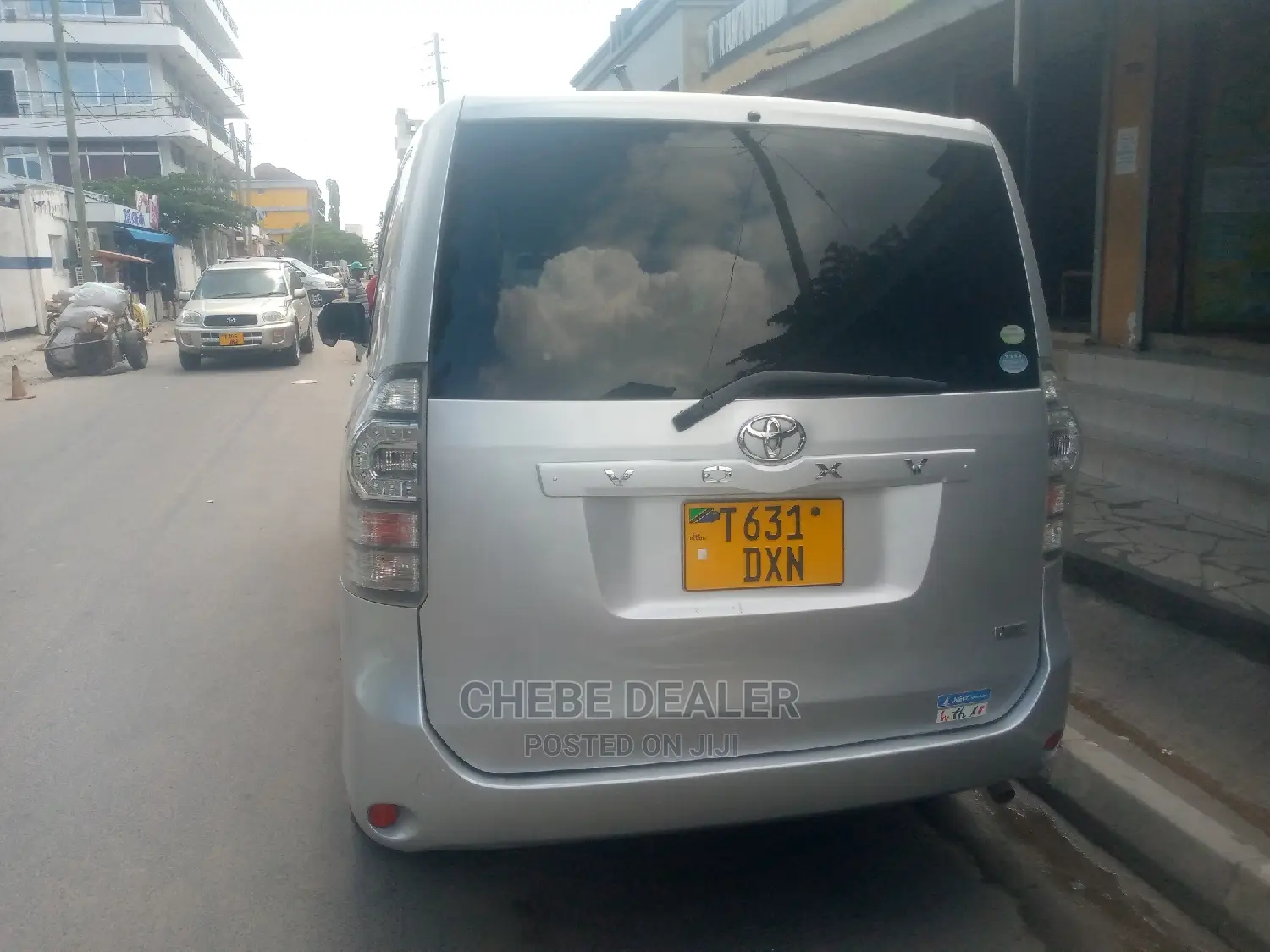 Toyota Noah 2.0 143hp AWD (7 Seater) 2010 Silver