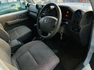 Toyota Land Cruiser 4.0 V6 GX 2010 White