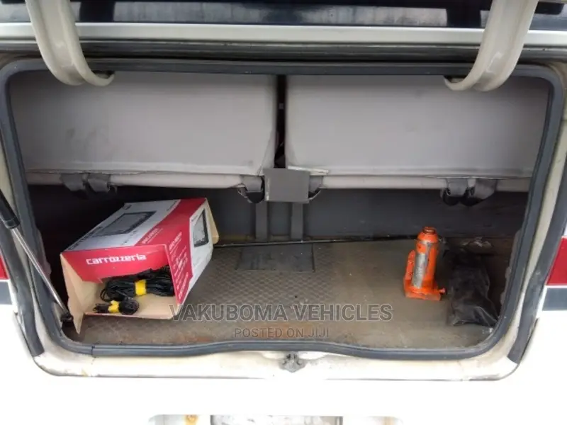Mitsubishi Fuso Rosa 1997 Beige