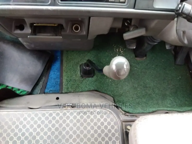 Mitsubishi Fuso Rosa 1997 Beige