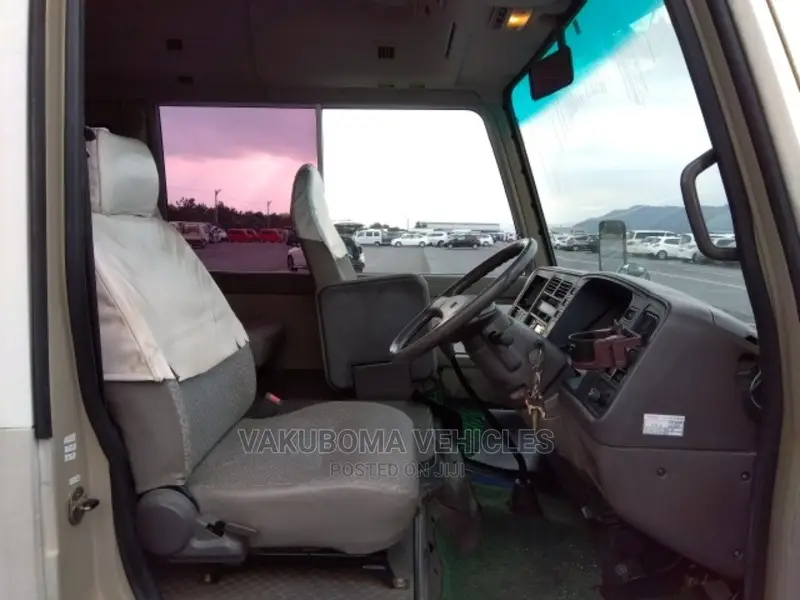 Mitsubishi Fuso Rosa 1997 Beige