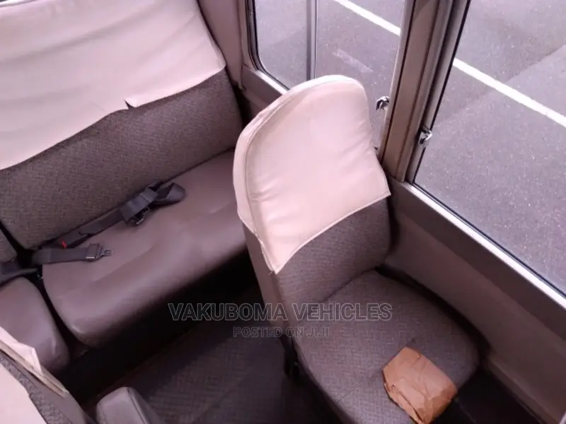 Mitsubishi Fuso Rosa 1997 Beige