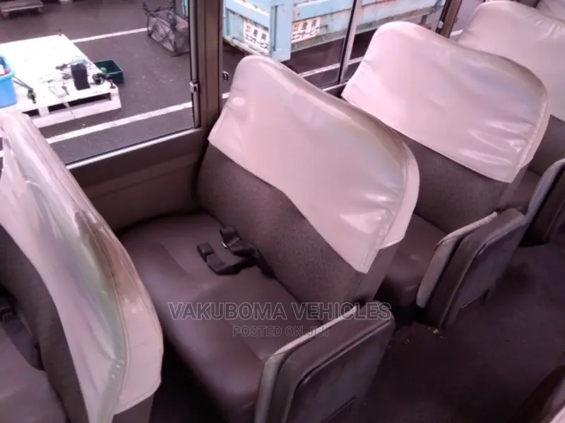 Mitsubishi Fuso Rosa 1997 Beige