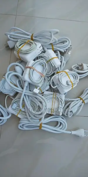 Apple Macbook Adapter.