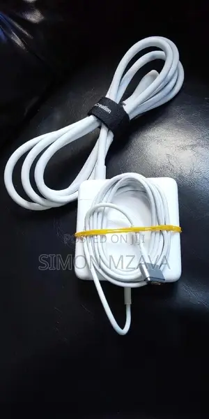 Apple Macbook Adapter.