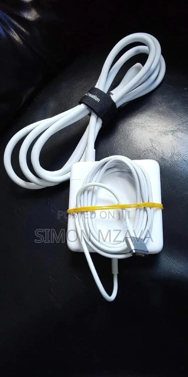 Apple Macbook Adapter.