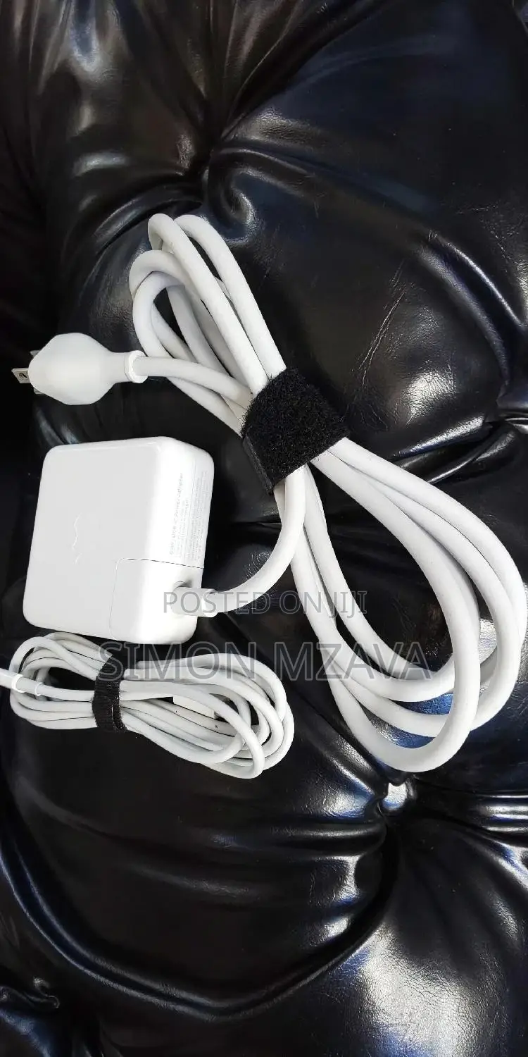 Apple Macbook Adapter.