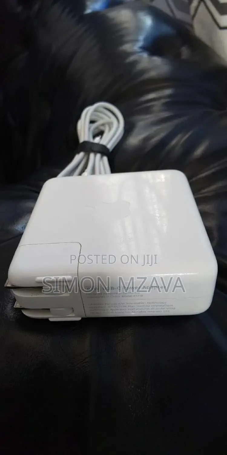 Apple Macbook Adapter.