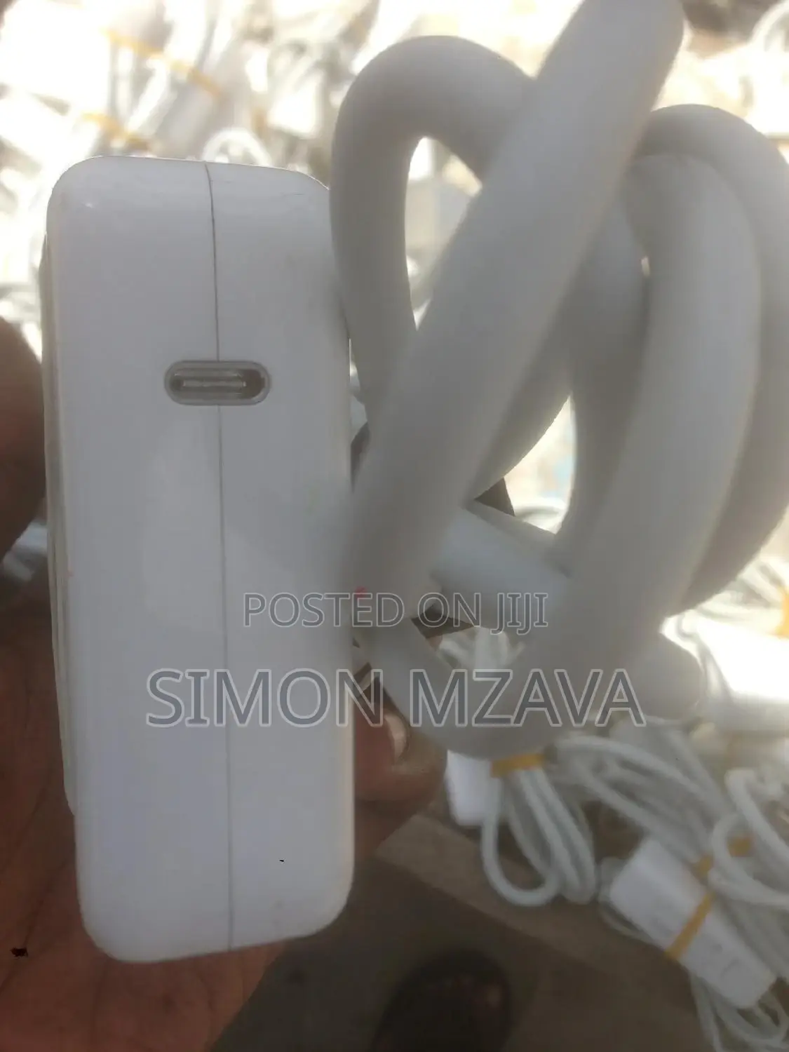 Apple Macbook Adapter.