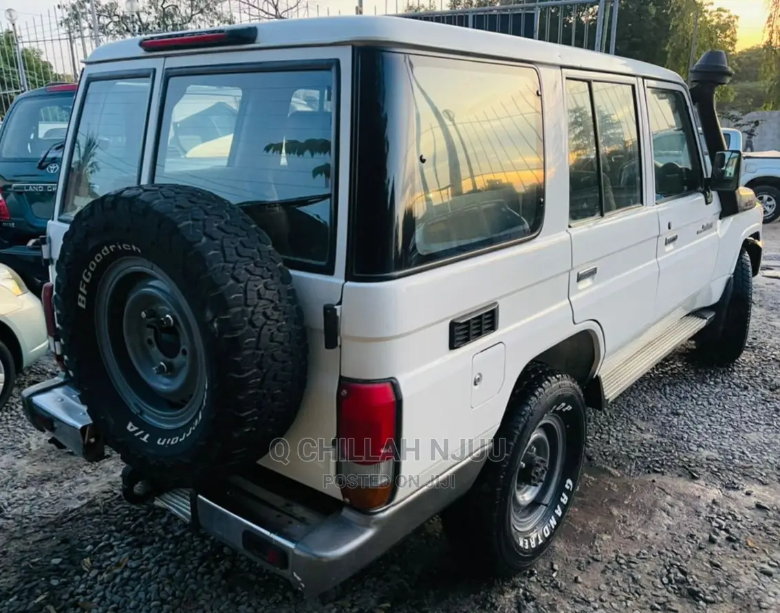 Toyota Land Cruiser 2007 White