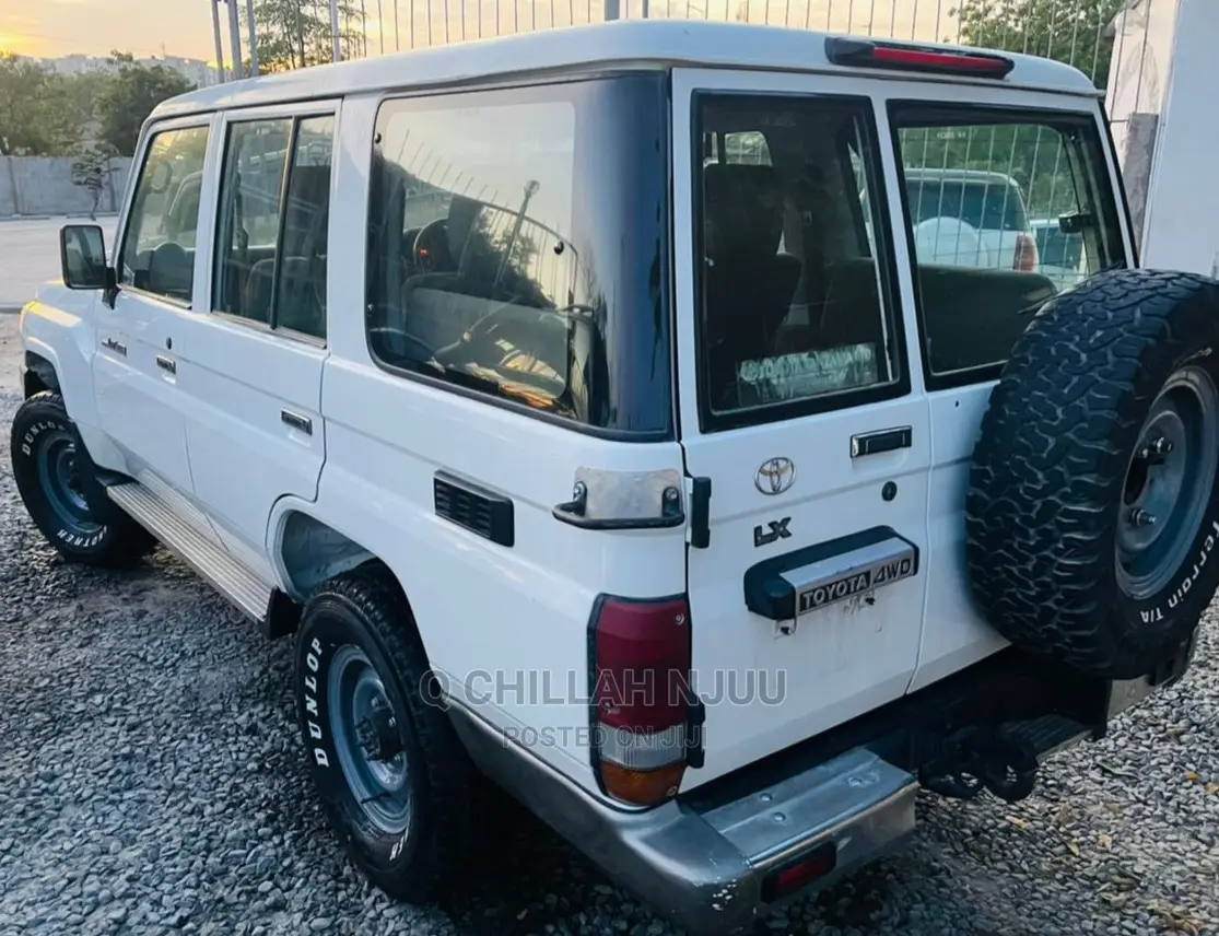 Toyota Land Cruiser 2007 White