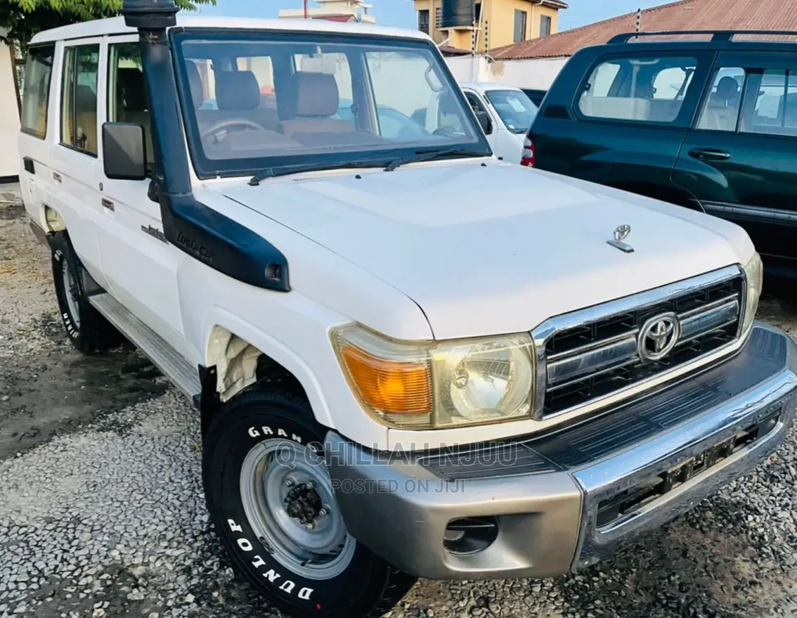 Toyota Land Cruiser 2007 White