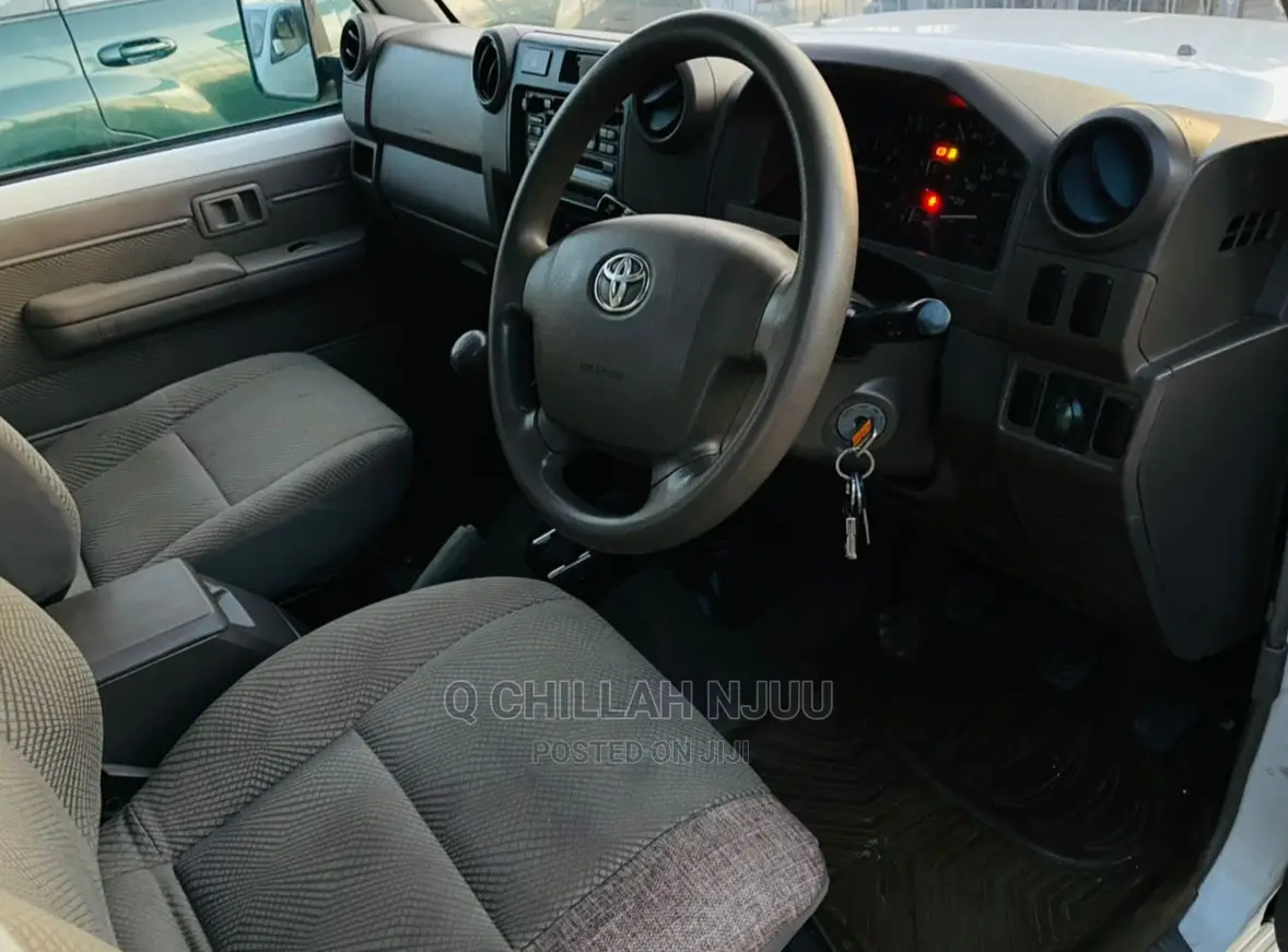 Toyota Land Cruiser 2007 White