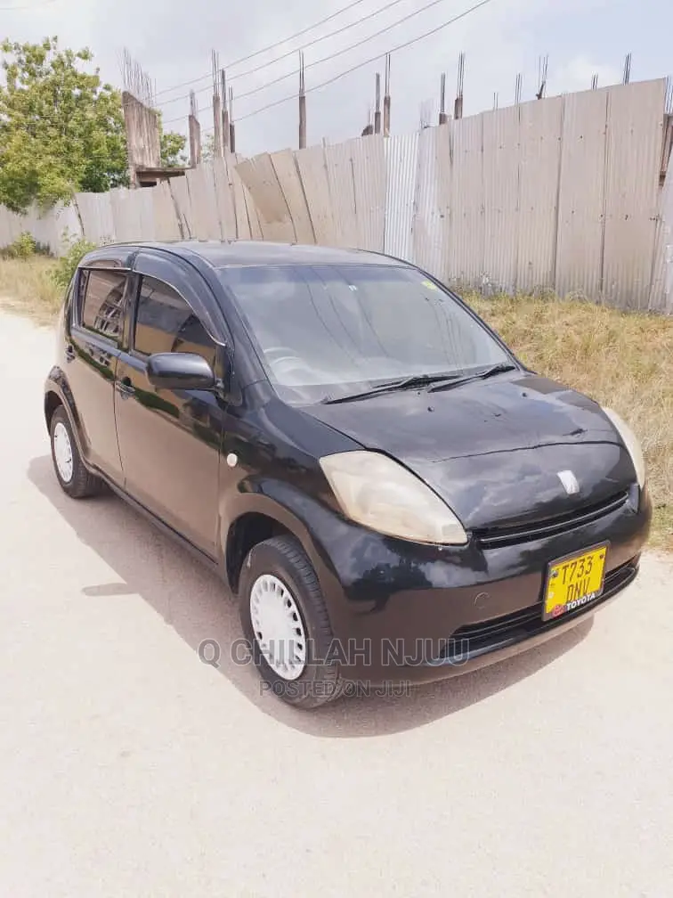 Toyota Passo 2004 Black