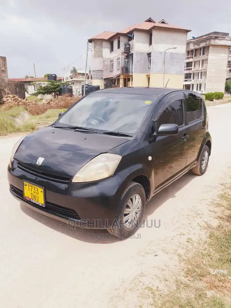 Toyota Passo 2004 Black