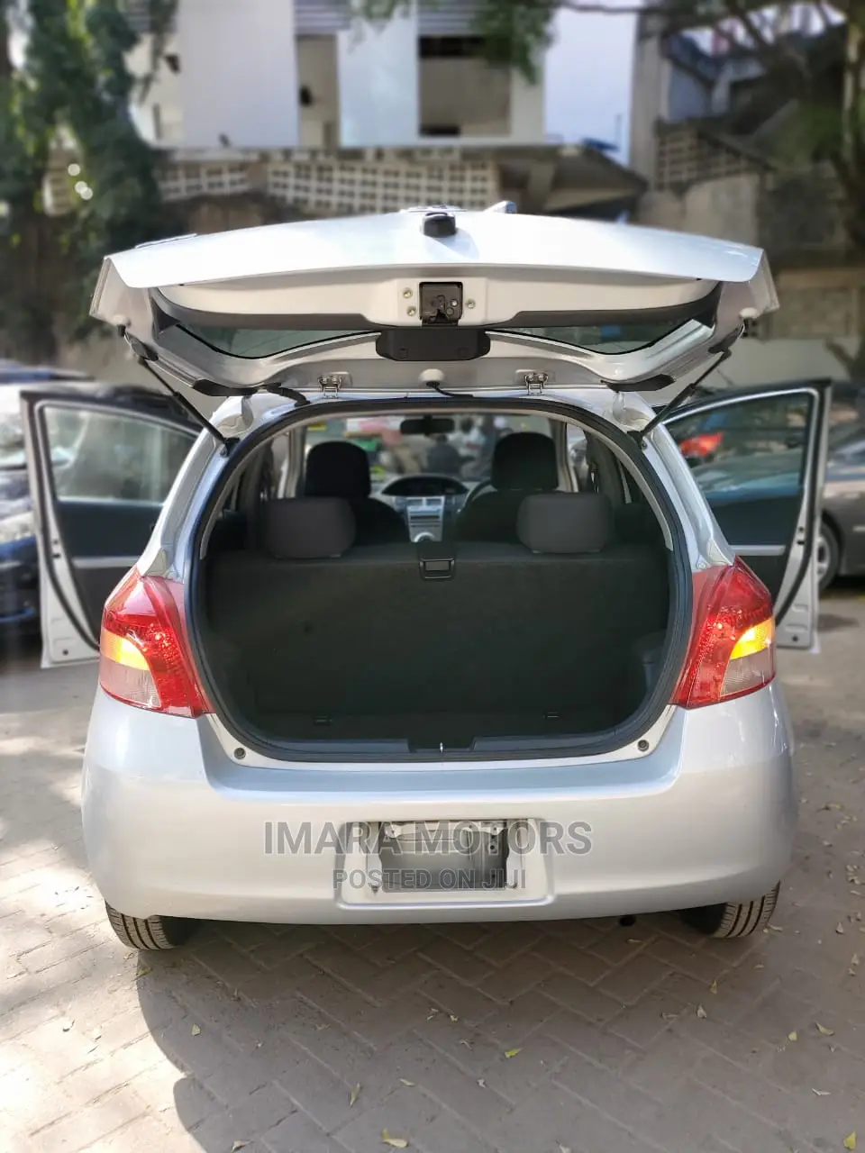 Toyota Vitz 2006 Silver