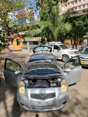 Toyota Vitz 2006 Silver