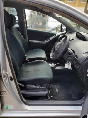 Toyota Vitz 2006 Silver