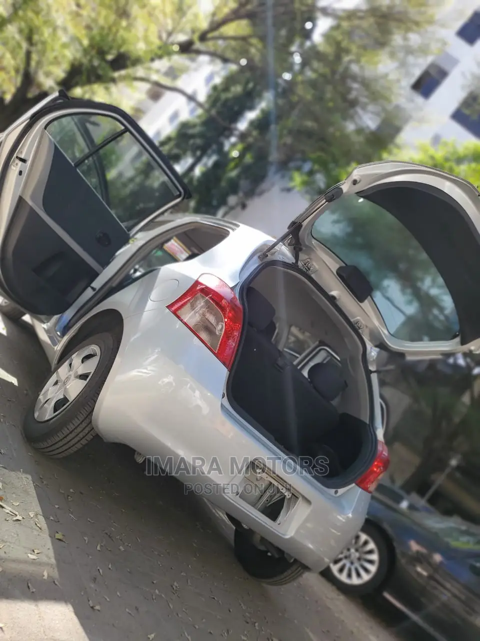 Toyota Vitz 2006 Silver