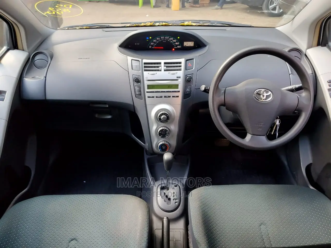 Toyota Vitz 2006 Silver