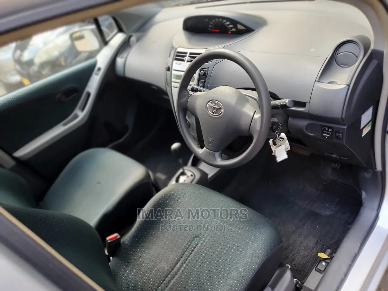 Toyota Vitz 2006 Silver