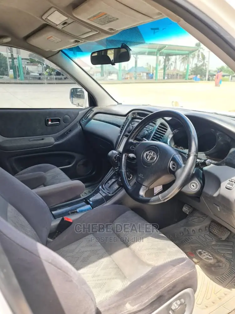 Toyota Kluger 2005 White