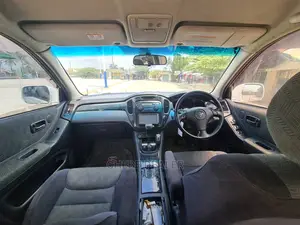 Toyota Kluger 2005 White