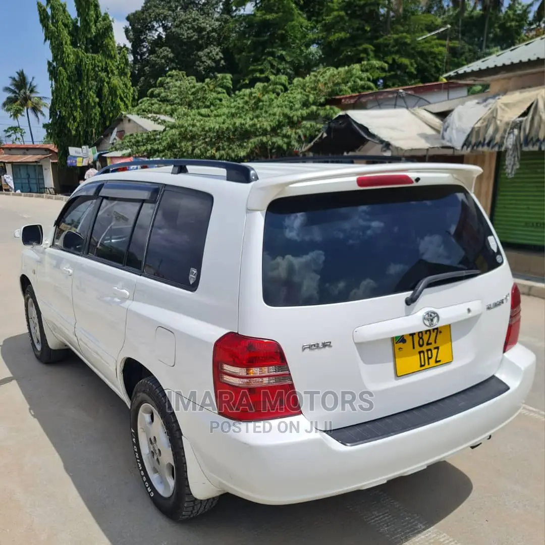 Toyota Kluger 2003 White