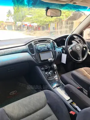 Toyota Kluger 2003 White
