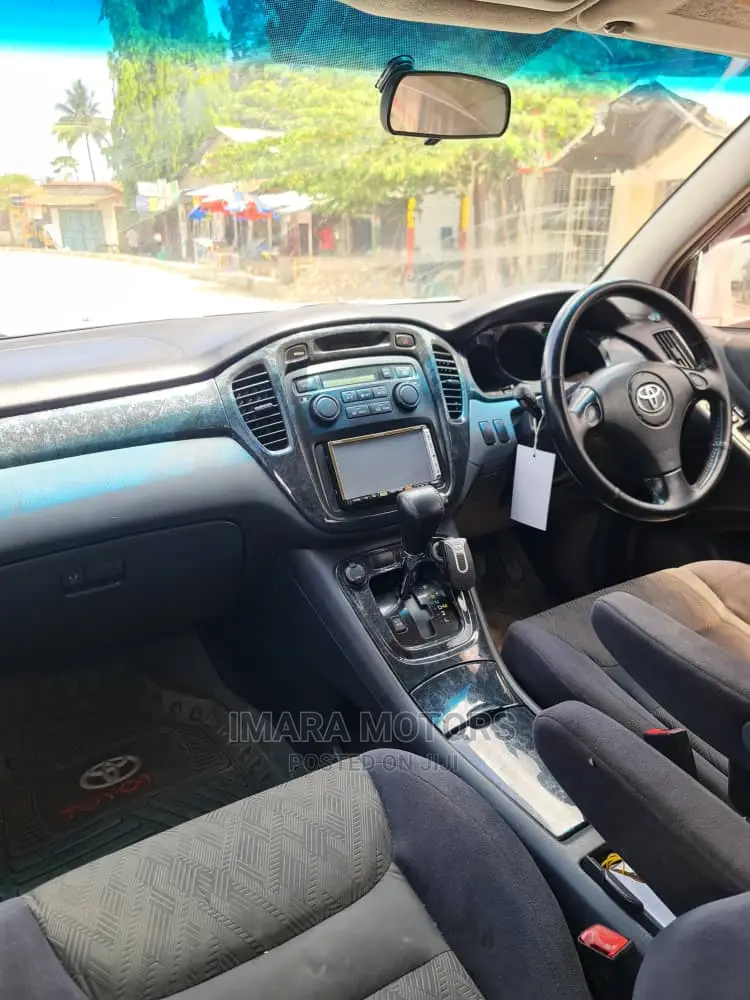 Toyota Kluger 2003 White