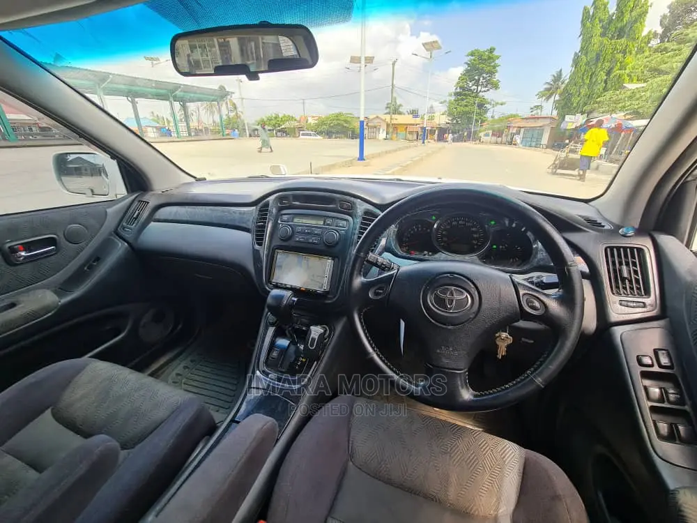 Toyota Kluger 2003 White