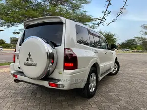 Mitsubishi Pajero 2005 White