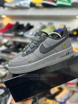 Nike Air Force 1