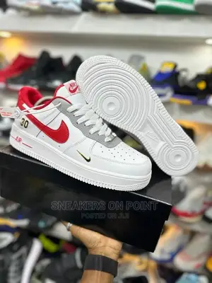 Nike Air Force 1