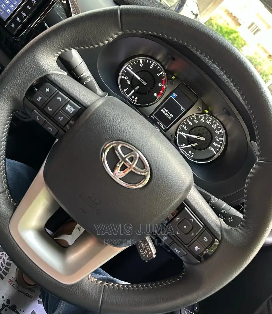 Toyota Hilux 2021 White