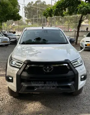 Toyota Hilux 2021 White